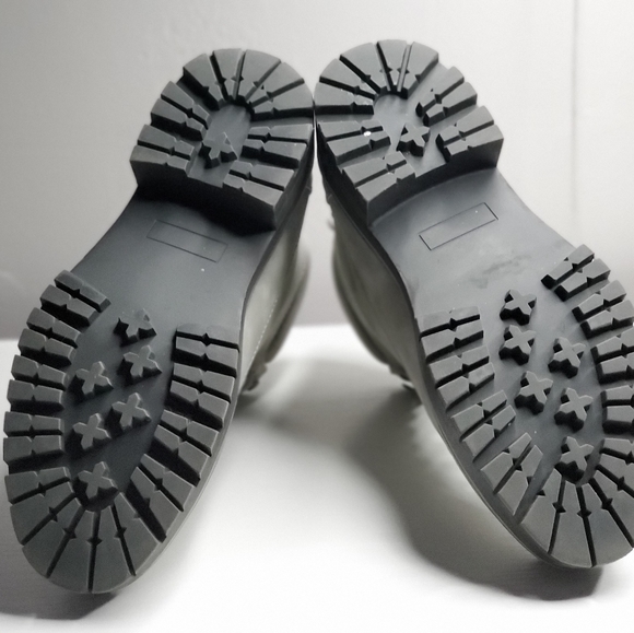 Gray, Cristen, combat boots - Picture 6 of 7